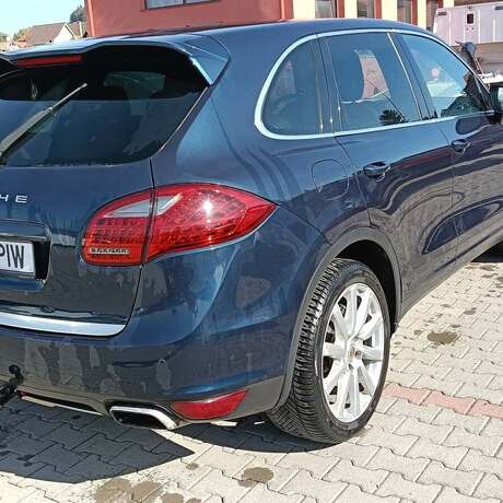 Porsche-Cayenne