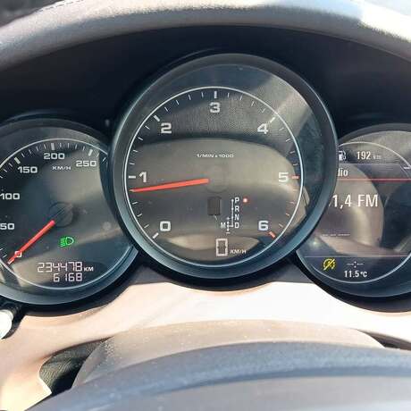 Porsche-Cayenne